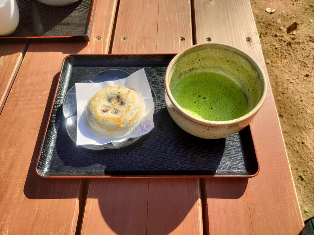 梅ヶ枝餅と抹茶のセット