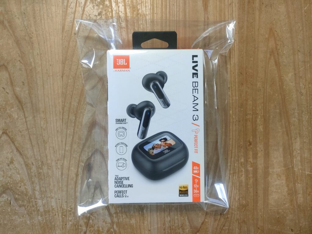 商品をビニールの袋に入れた様子