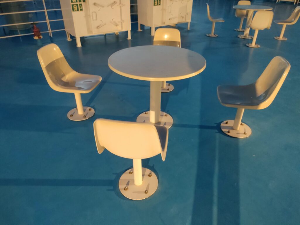テーブル
